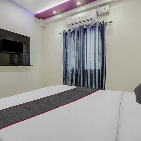 Collection O Galaxy Suites Hyderabad Exterior photo