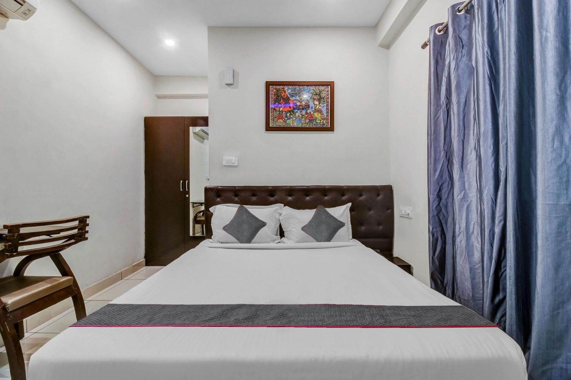 Collection O Galaxy Suites Hyderabad Exterior photo