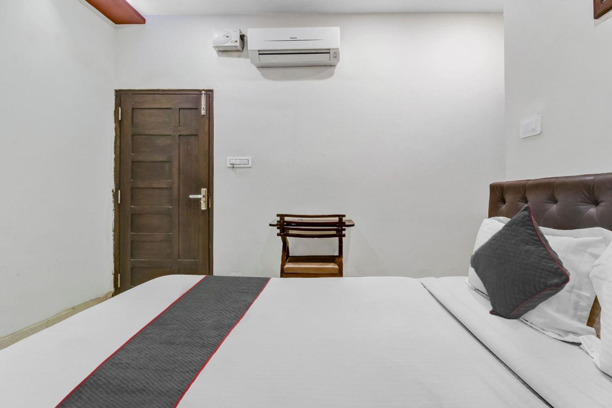 Collection O Galaxy Suites Hyderabad Exterior photo