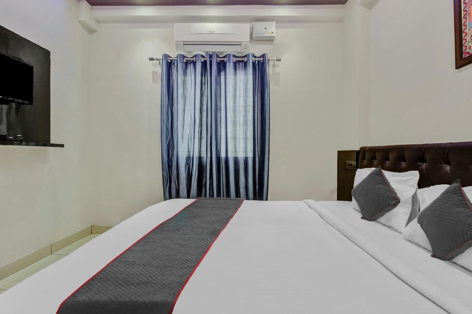 Collection O Galaxy Suites Hyderabad Exterior photo