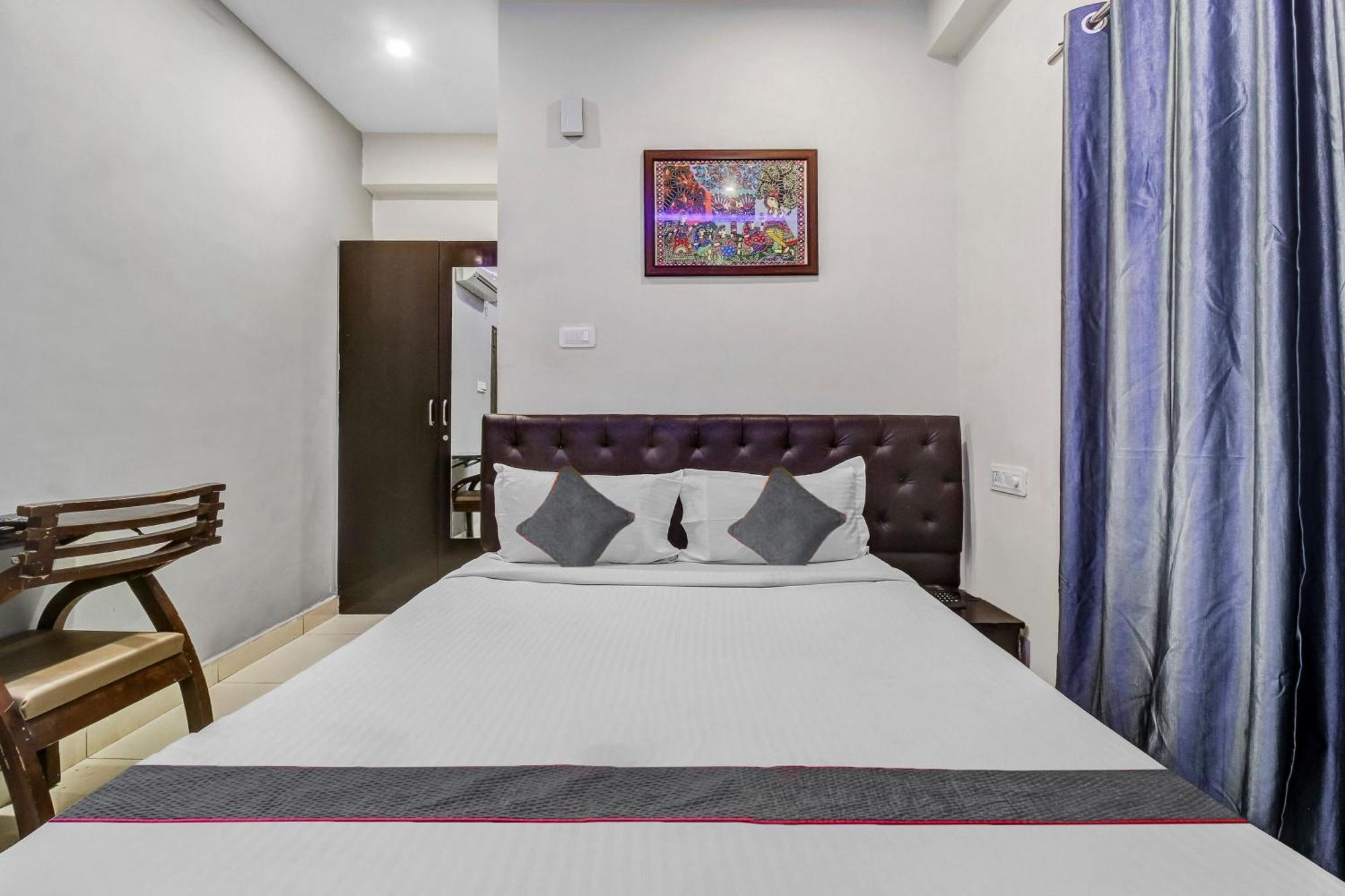 Collection O Galaxy Suites Hyderabad Exterior photo
