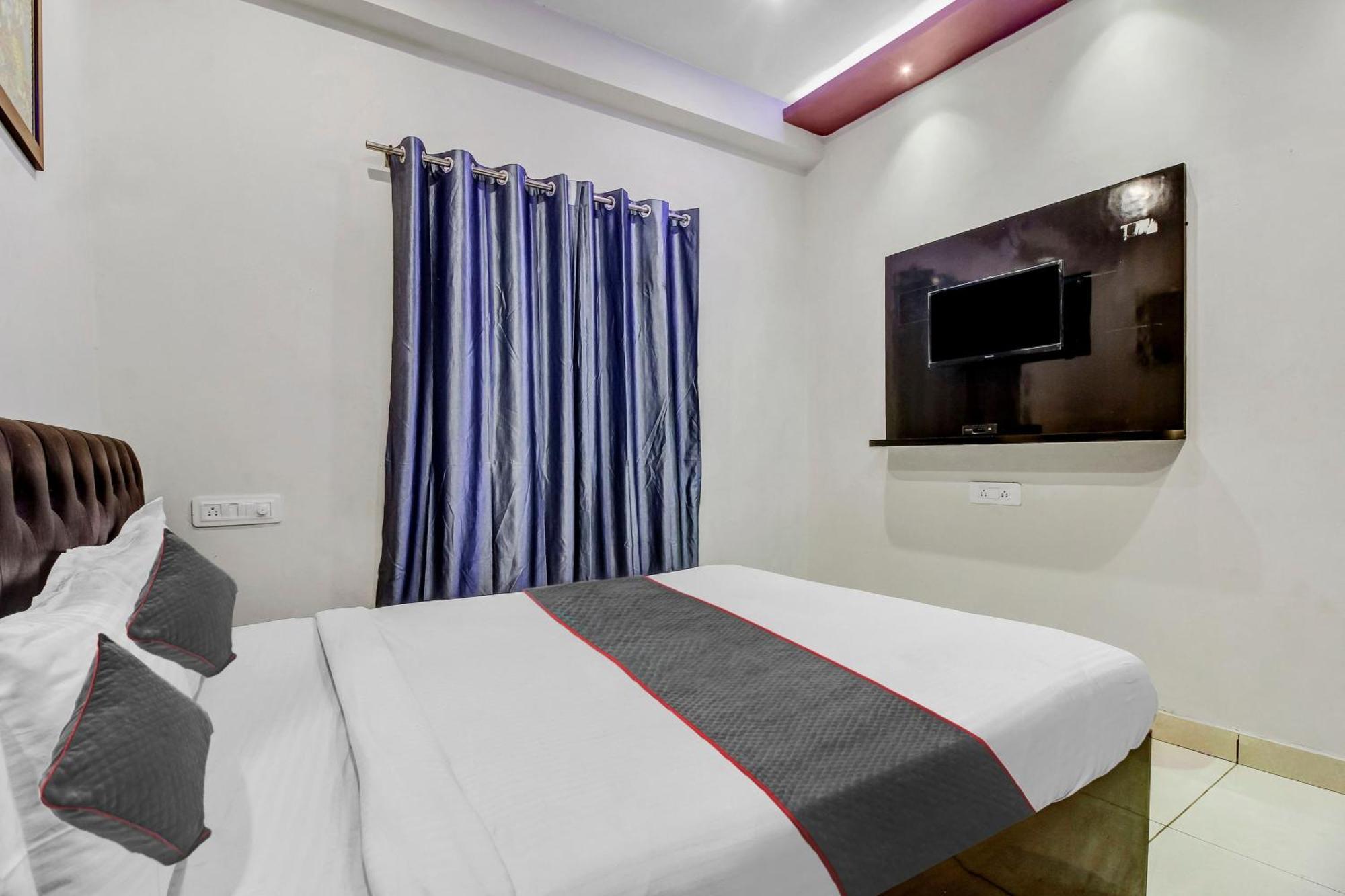 Collection O Galaxy Suites Hyderabad Exterior photo