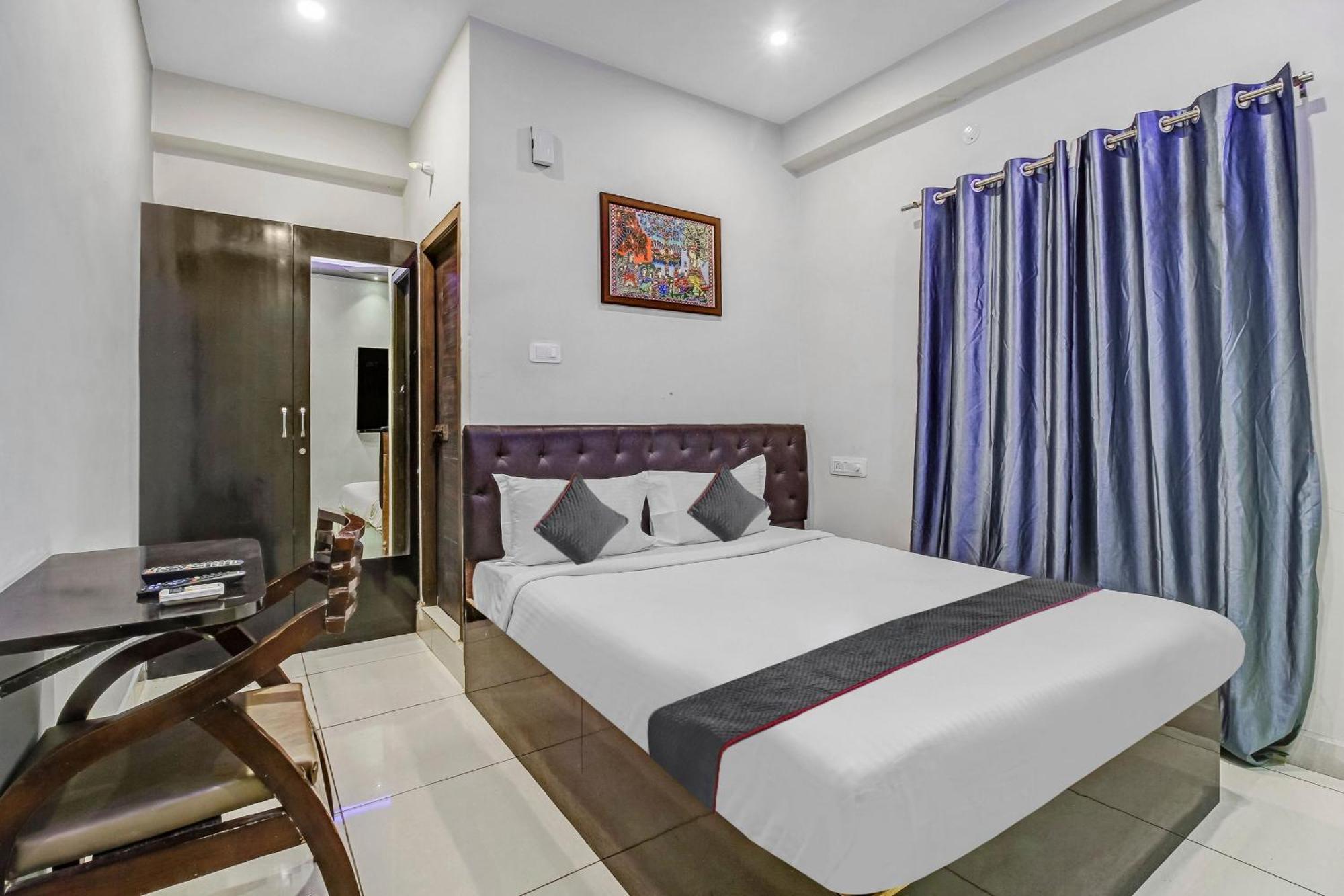 Collection O Galaxy Suites Hyderabad Exterior photo