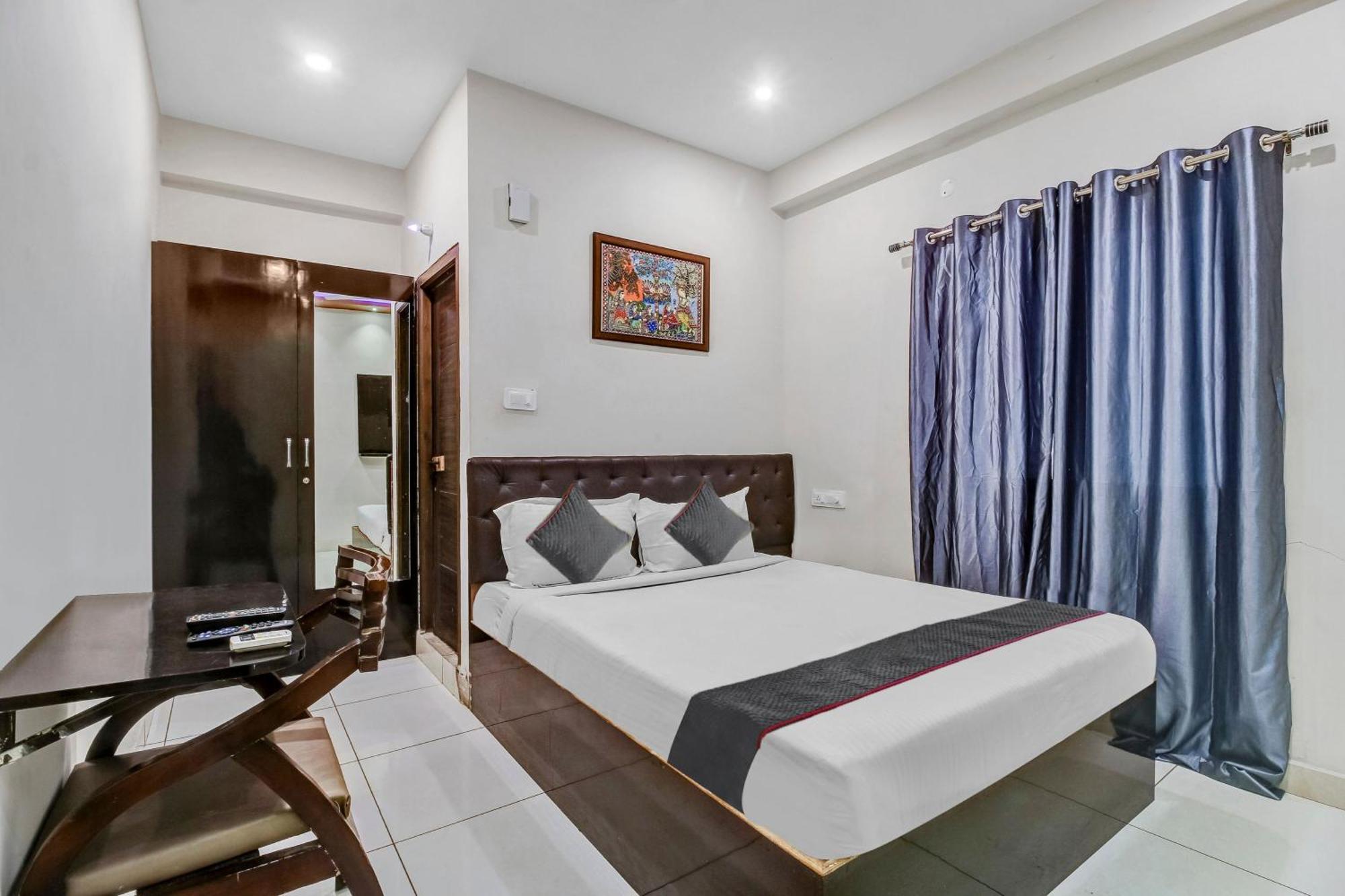 Collection O Galaxy Suites Hyderabad Exterior photo