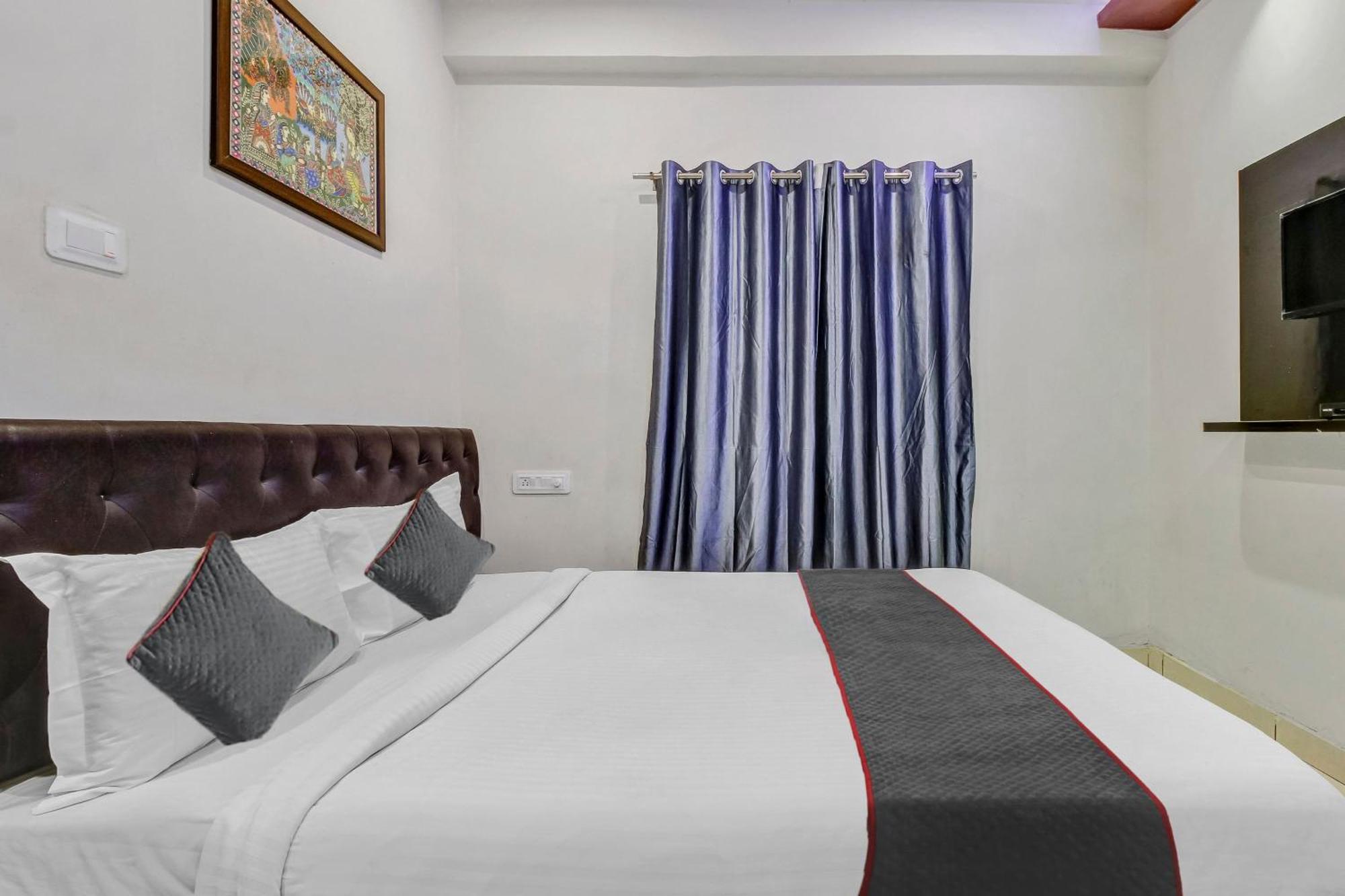 Collection O Galaxy Suites Hyderabad Exterior photo