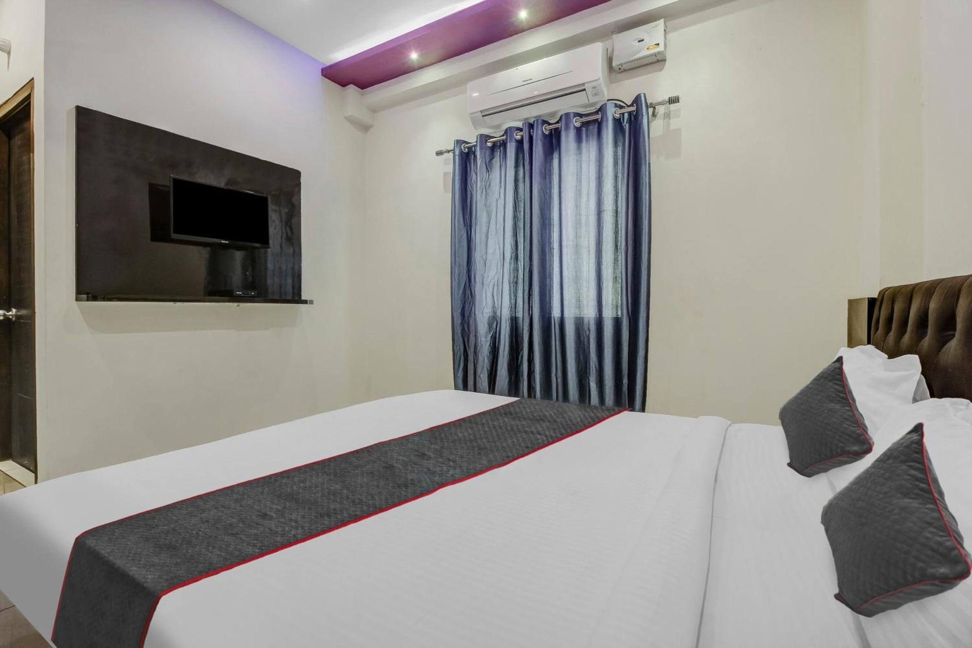 Collection O Galaxy Suites Hyderabad Exterior photo