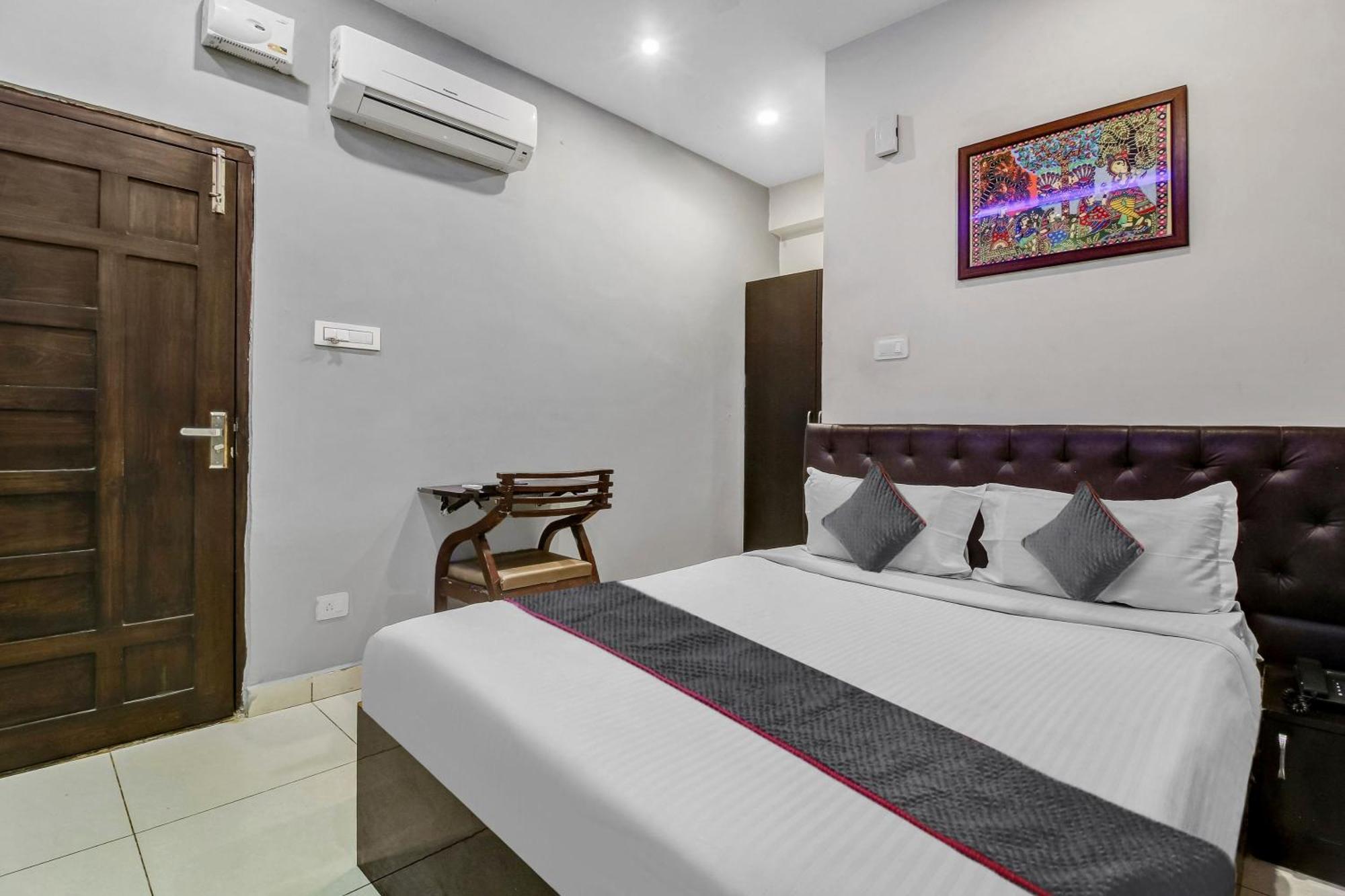 Collection O Galaxy Suites Hyderabad Exterior photo