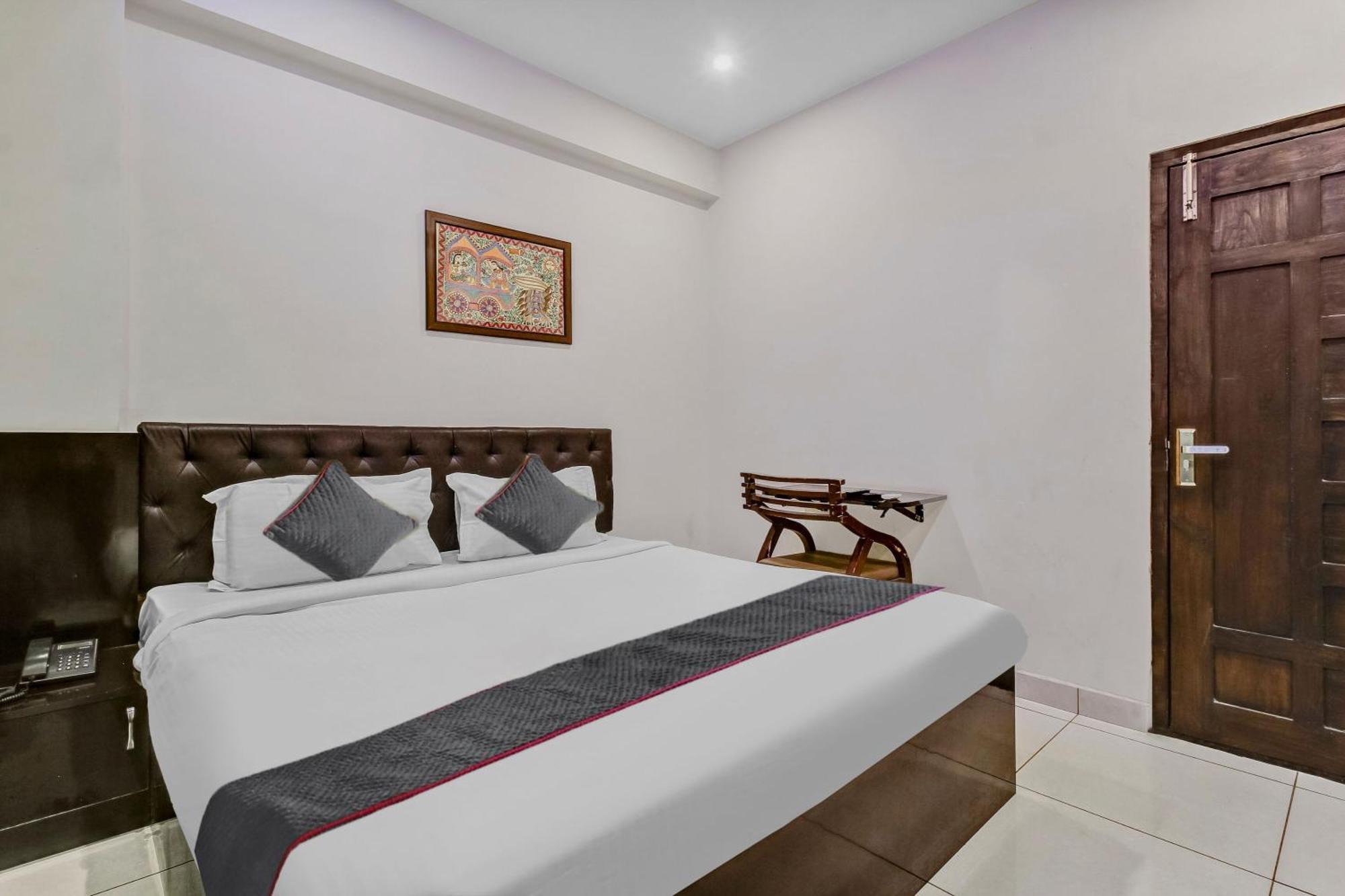 Collection O Galaxy Suites Hyderabad Exterior photo