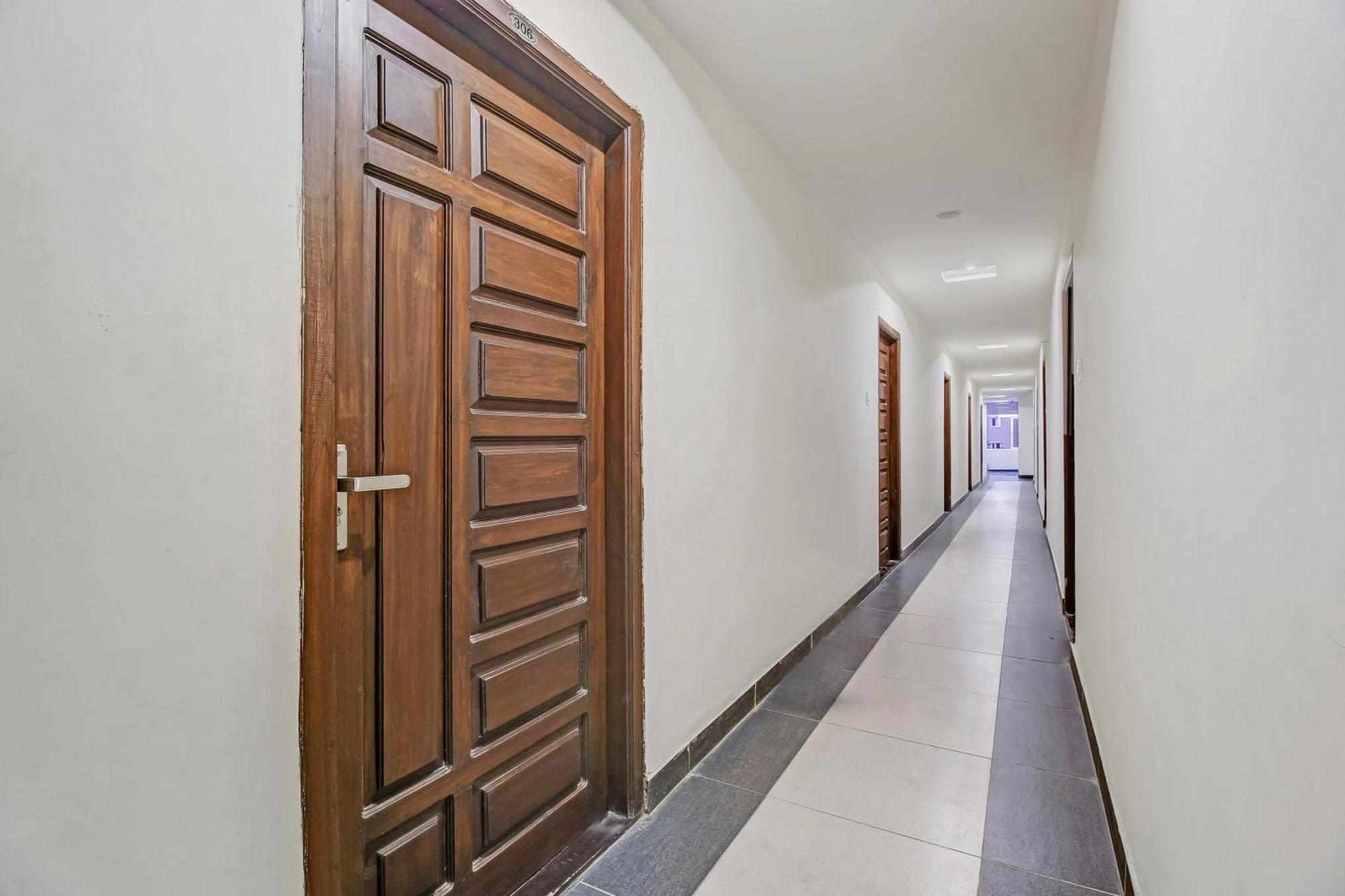 Collection O Galaxy Suites Hyderabad Exterior photo