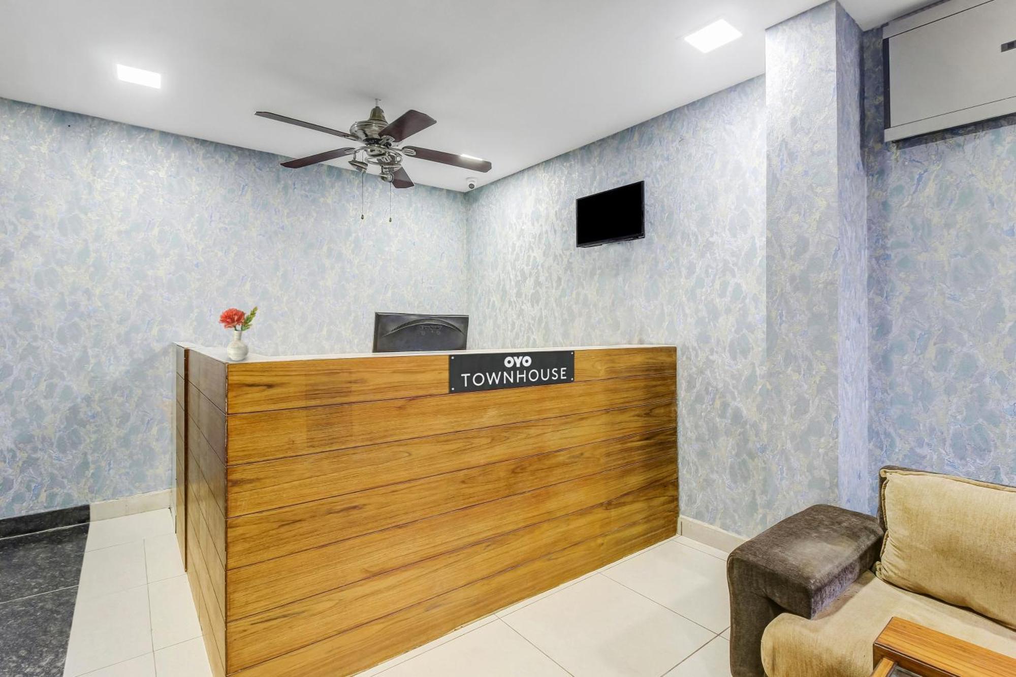 Collection O Galaxy Suites Hyderabad Exterior photo